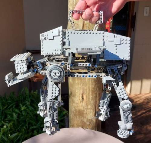 ORIGINAL LEGO STAR WARS MOTORIZED WALKING LEGO AT-AT (10178) 85% COMPLETE