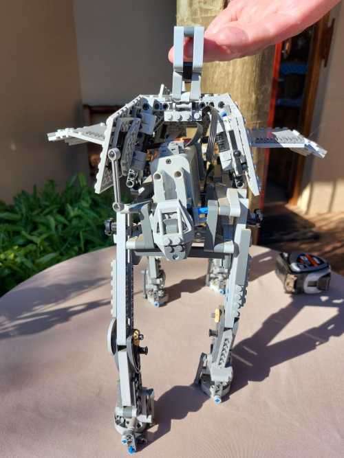 ORIGINAL LEGO STAR WARS MOTORIZED WALKING LEGO AT-AT (10178) 85% COMPLETE