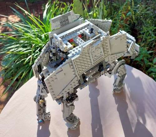 ORIGINAL LEGO STAR WARS MOTORIZED WALKING LEGO AT-AT (10178) 85% COMPLETE