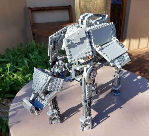 ORIGINAL LEGO STAR WARS MOTORIZED WALKING LEGO AT-AT (10178) 85% COMPLETE