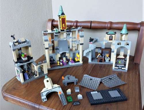 ORIGINAL LEGO HARRY POTTER FIRST EDITION  HOGWARTS CASTLE (4709) FROM 2001 - ABOUT 90% COMPLETE