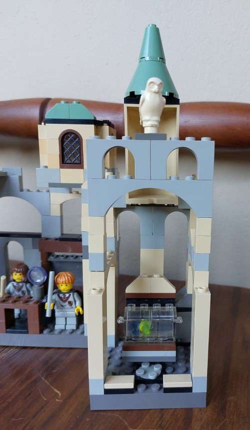 ORIGINAL LEGO HARRY POTTER FIRST EDITION  HOGWARTS CASTLE (4709) FROM 2001 - ABOUT 90% COMPLETE