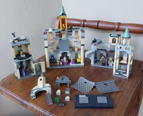 ORIGINAL LEGO HARRY POTTER FIRST EDITION  HOGWARTS CASTLE (4709) FROM 2001 - ABOUT 90% COMPLETE