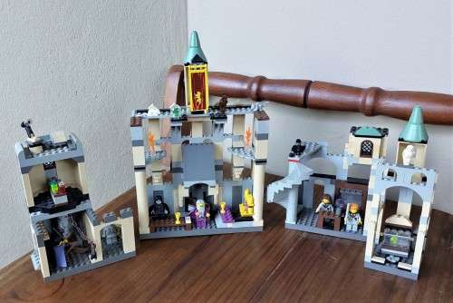 ORIGINAL LEGO HARRY POTTER FIRST EDITION  HOGWARTS CASTLE (4709) FROM 2001 - ABOUT 90% COMPLETE