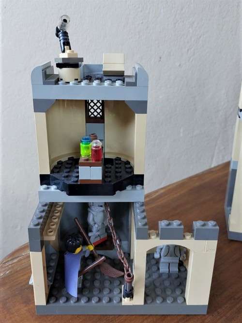 ORIGINAL LEGO HARRY POTTER FIRST EDITION  HOGWARTS CASTLE (4709) FROM 2001 - ABOUT 90% COMPLETE