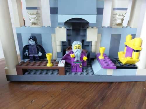 ORIGINAL LEGO HARRY POTTER FIRST EDITION  HOGWARTS CASTLE (4709) FROM 2001 - ABOUT 90% COMPLETE