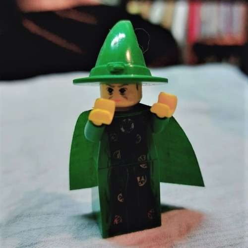 ORIGINAL LEGO HARRY POTTER DUMBLEDORES OFFICE (4709) FROM 2002 - ABOUT 90% COMPLETE