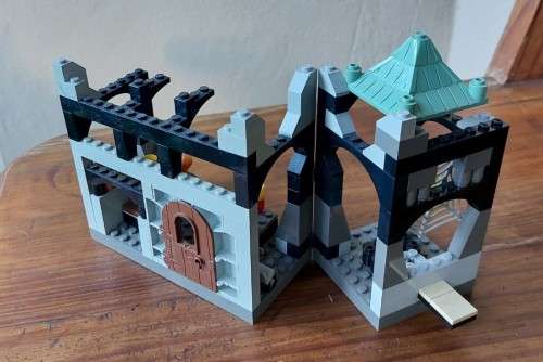 ORIGINAL LEGO HARRY POTTER SNAPES CLASSROOM (4705) FROM 2001 - ABOUT 98% COMPLETE