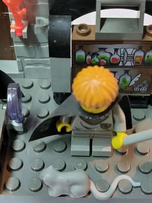 ORIGINAL LEGO HARRY POTTER SNAPES CLASSROOM (4705) FROM 2001 - ABOUT 98% COMPLETE