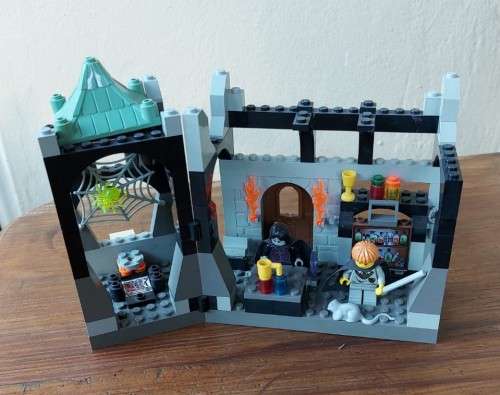 ORIGINAL LEGO HARRY POTTER SNAPES CLASSROOM (4705) FROM 2001 - ABOUT 98% COMPLETE