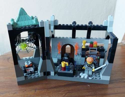 ORIGINAL LEGO HARRY POTTER SNAPES CLASSROOM (4705) FROM 2001 - ABOUT 98% COMPLETE