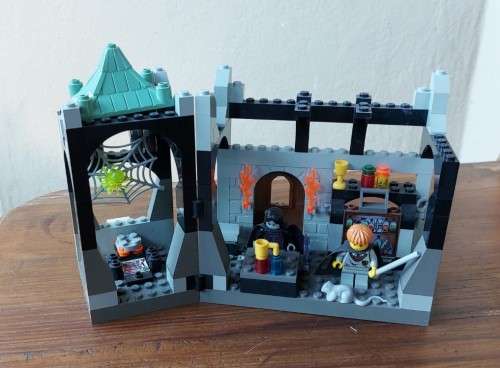 ORIGINAL LEGO HARRY POTTER SNAPES CLASSROOM (4705) FROM 2001 - ABOUT 98% COMPLETE