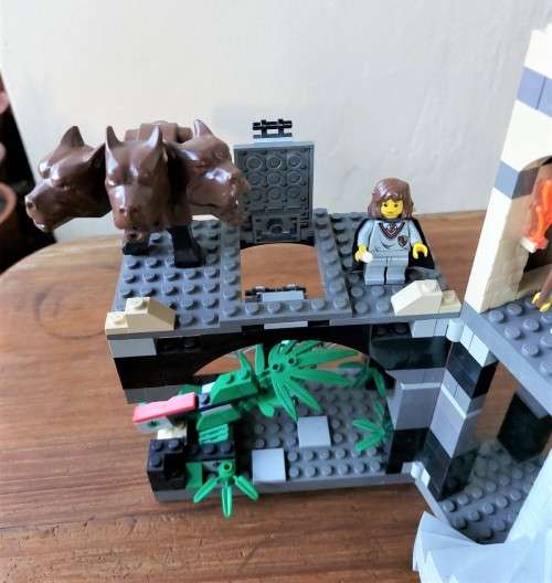 ORIGINAL LEGO HARRY POTTER FORBIDDEN CORRIDOR (4706) FROM 2001 - ABOUT 98% COMPLETE WITH FLUFFY