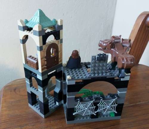 ORIGINAL LEGO HARRY POTTER FORBIDDEN CORRIDOR (4706) FROM 2001 - ABOUT 98% COMPLETE WITH FLUFFY