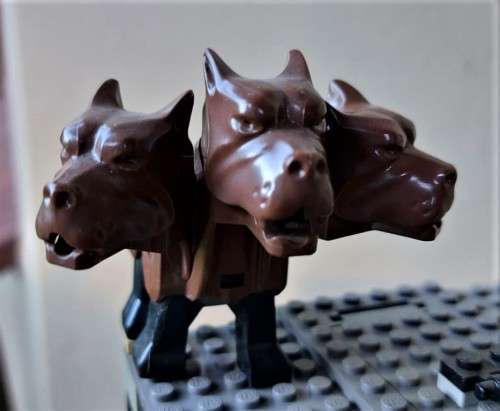 ORIGINAL LEGO HARRY POTTER FORBIDDEN CORRIDOR (4706) FROM 2001 - ABOUT 98% COMPLETE WITH FLUFFY