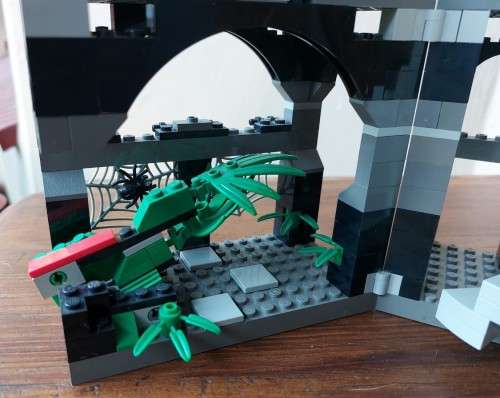 ORIGINAL LEGO HARRY POTTER FORBIDDEN CORRIDOR (4706) FROM 2001 - ABOUT 98% COMPLETE WITH FLUFFY