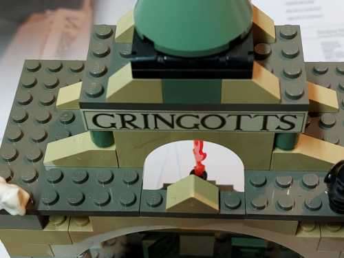 ORIGINAL LEGO HARRY POTTER GRINGOTTS BANK (4714) FROM 2002 - ABOUT 75% COMPLETE