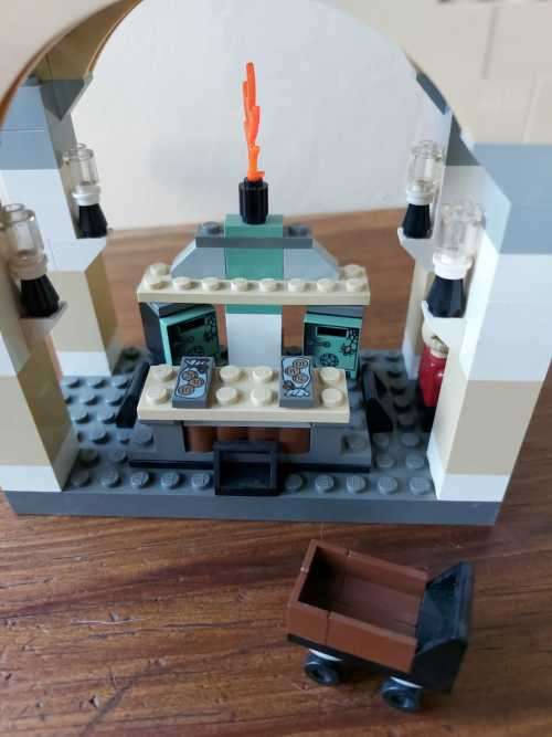 ORIGINAL LEGO HARRY POTTER GRINGOTTS BANK (4714) FROM 2002 - ABOUT 75% COMPLETE
