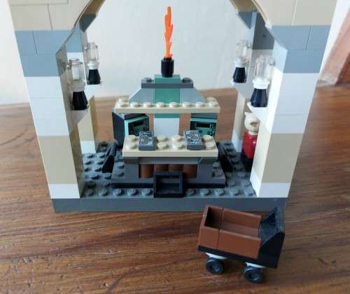 ORIGINAL LEGO HARRY POTTER GRINGOTTS BANK (4714) FROM 2002 - ABOUT 75% COMPLETE