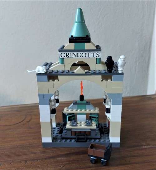 ORIGINAL LEGO HARRY POTTER GRINGOTTS BANK (4714) FROM 2002 - ABOUT 75% COMPLETE