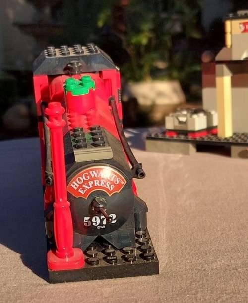 ORIGINAL LEGO HARRY POTTER FIRST HOGWARTS EXPRESS (4708) FROM 2001 - ABOUT 95% COMPLETE