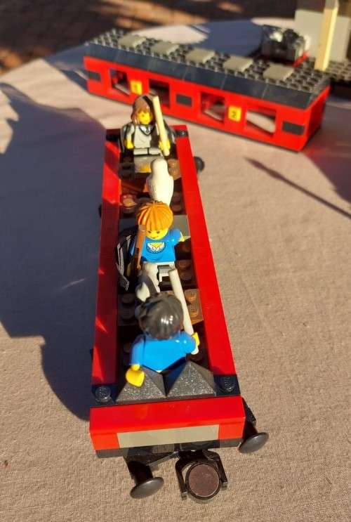 ORIGINAL LEGO HARRY POTTER FIRST HOGWARTS EXPRESS (4708) FROM 2001 - ABOUT 95% COMPLETE