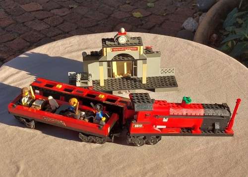 ORIGINAL LEGO HARRY POTTER FIRST HOGWARTS EXPRESS (4708) FROM 2001 - ABOUT 95% COMPLETE