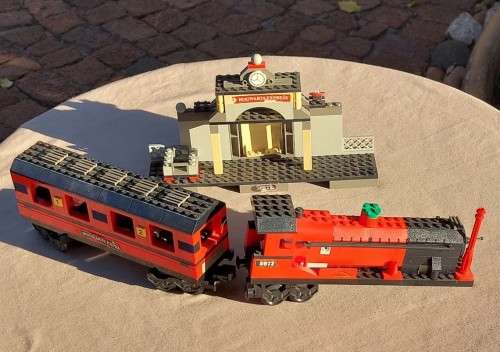 ORIGINAL LEGO HARRY POTTER FIRST HOGWARTS EXPRESS (4708) FROM 2001 - ABOUT 95% COMPLETE