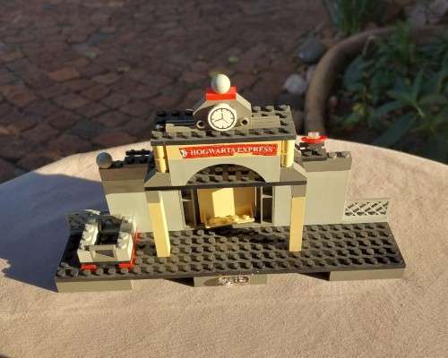 ORIGINAL LEGO HARRY POTTER FIRST HOGWARTS EXPRESS (4708) FROM 2001 - ABOUT 95% COMPLETE