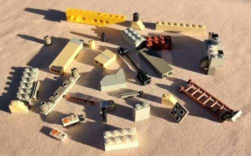 ORIGINAL LEGO HARRY POTTER LEGO PIECES UP FOR GRABS WHICH I WAS UNABLE TO ALLOCATE TO A SET
