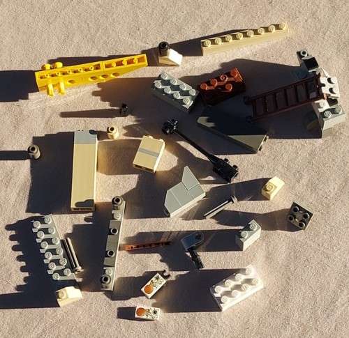 ORIGINAL LEGO HARRY POTTER LEGO PIECES UP FOR GRABS WHICH I WAS UNABLE TO ALLOCATE TO A SET