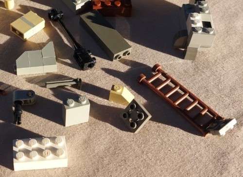 ORIGINAL LEGO HARRY POTTER LEGO PIECES UP FOR GRABS WHICH I WAS UNABLE TO ALLOCATE TO A SET