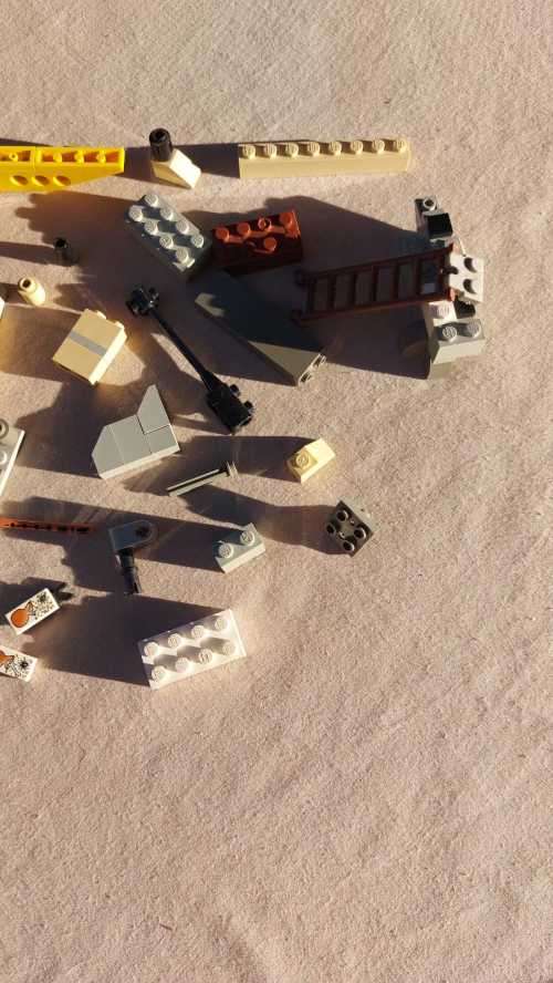 ORIGINAL LEGO HARRY POTTER LEGO PIECES UP FOR GRABS WHICH I WAS UNABLE TO ALLOCATE TO A SET