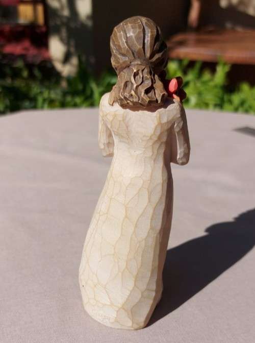 WILLOW TREE SURROUNDED BY LOVE DEMDACO FIGURINE BY SUSAN LORDI