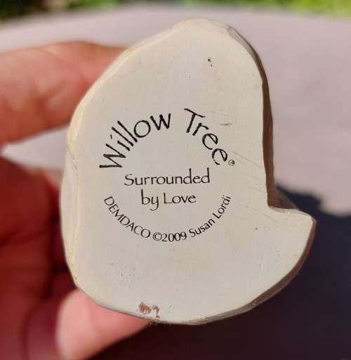 WILLOW TREE SURROUNDED BY LOVE DEMDACO FIGURINE BY SUSAN LORDI