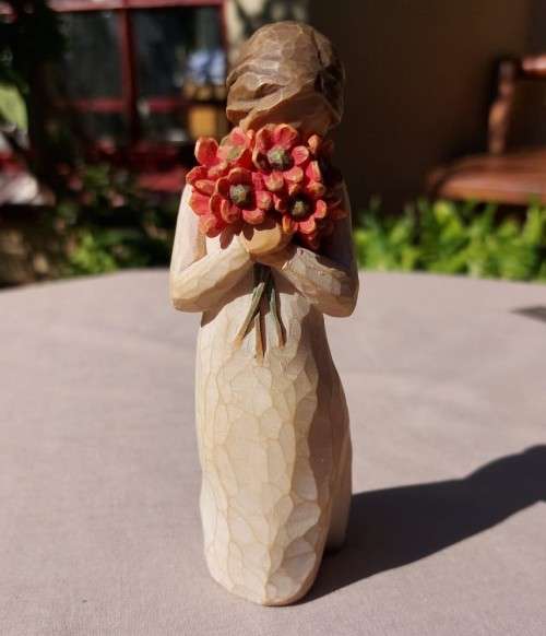 WILLOW TREE SURROUNDED BY LOVE DEMDACO FIGURINE BY SUSAN LORDI