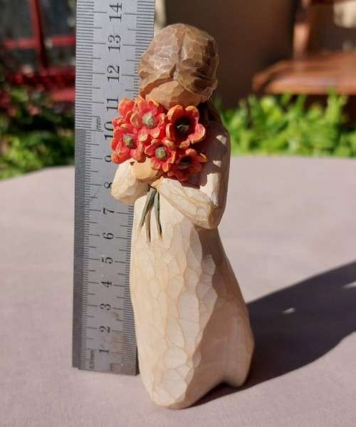 WILLOW TREE SURROUNDED BY LOVE DEMDACO FIGURINE BY SUSAN LORDI