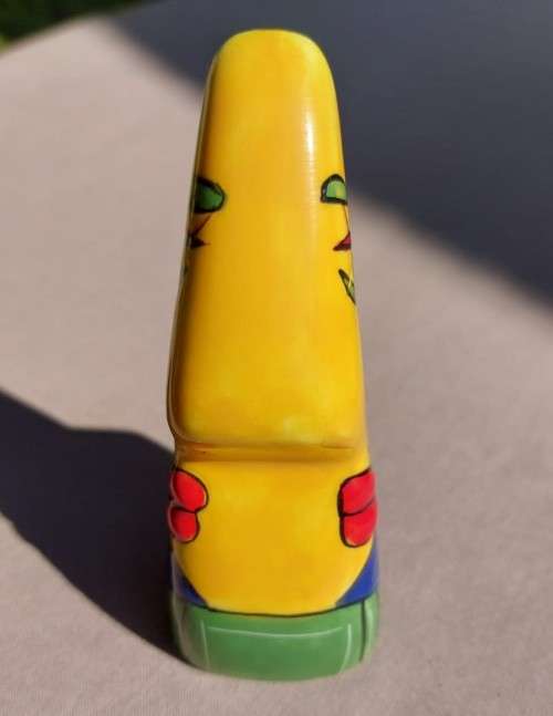 VERY CUTE HUGGING HIM AND HER SALT AND PEPPER SHAKERS WITH BRIGHT AFRICAN COLOURS