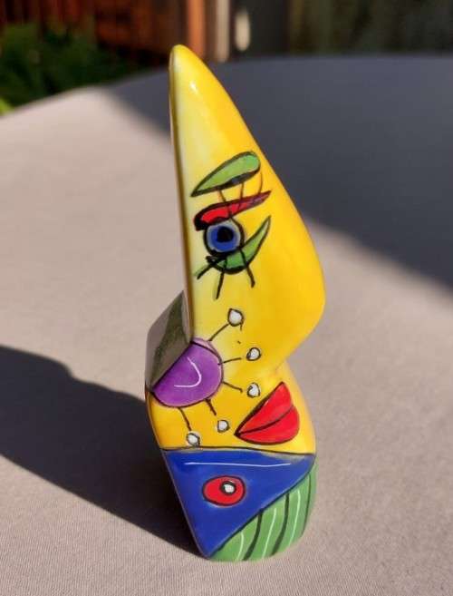 VERY CUTE HUGGING HIM AND HER SALT AND PEPPER SHAKERS WITH BRIGHT AFRICAN COLOURS