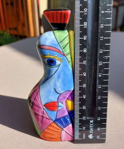 VERY CUTE HUGGING HIM AND HER SALT AND PEPPER SHAKERS WITH BRIGHT AFRICAN COLOURS