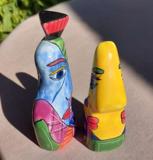 VERY CUTE HUGGING HIM AND HER SALT AND PEPPER SHAKERS WITH BRIGHT AFRICAN COLOURS