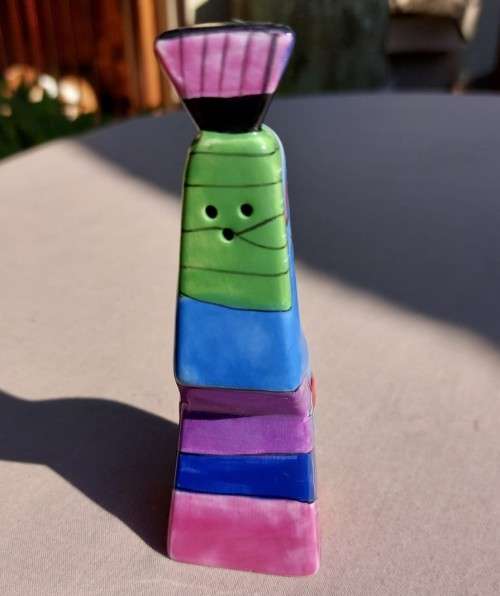 VERY CUTE HUGGING HIM AND HER SALT AND PEPPER SHAKERS WITH BRIGHT AFRICAN COLOURS