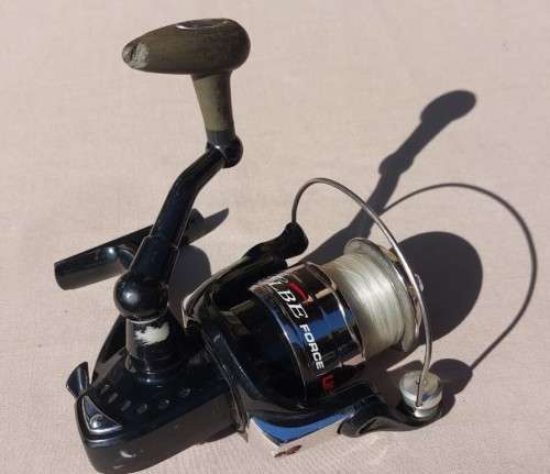 ELBE FORCE LIGHTING FISHING SPINNING REEL WITH A SPOOL FULL OF LINE