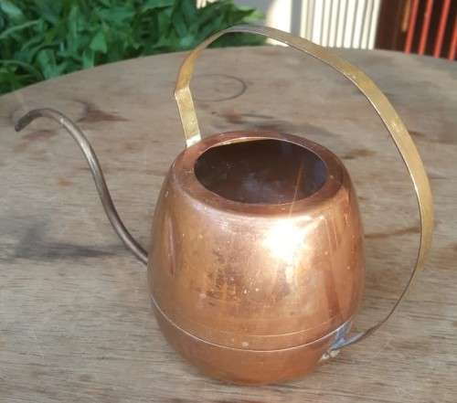 UNUSUAL COPPER PITCHER WITH LONG THIN CURVED BRASS SNOUT