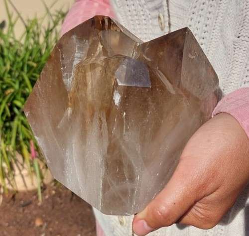 A LARGE 2,9KG CHUNK OF CUT AND POLISHED SMOKY QUARTZ ROCK CHRYSTAL