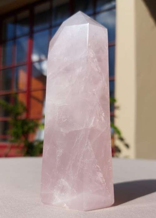 FALL IN LOVE WITH THIS BEAUTIFUL ROSE QUARTZ FREE STANDING OBELISK TOWER WITH A 6 FACETTED POINT