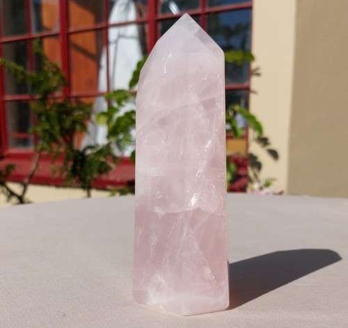 FALL IN LOVE WITH THIS BEAUTIFUL ROSE QUARTZ FREE STANDING OBELISK TOWER WITH A 6 FACETTED POINT