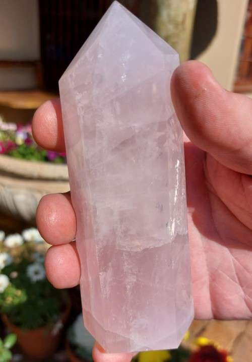 FALL IN LOVE WITH THIS BEAUTIFUL ROSE QUARTZ FREE STANDING OBELISK TOWER WITH A 6 FACETTED POINT