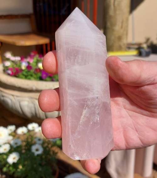 FALL IN LOVE WITH THIS BEAUTIFUL ROSE QUARTZ FREE STANDING OBELISK TOWER WITH A 6 FACETTED POINT