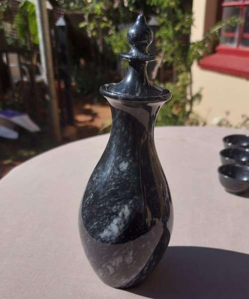 GORGEOUS SOLID SWIRL MARBLE DECANTER OR SAKE SET WITH 6 CUPS